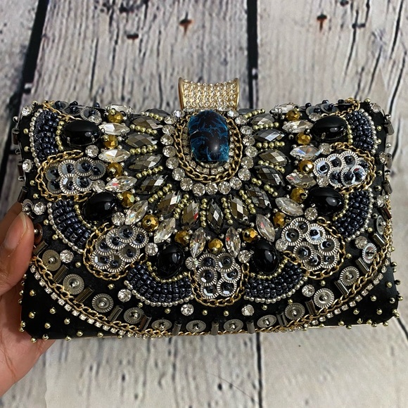 🆕 Black Beaded Clutch - Picture 2 of 10